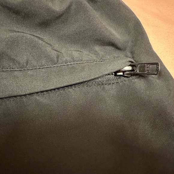 Carhartt Wip black shorts. Never worn. - Picture 4 of 9